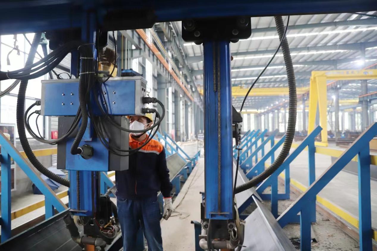 国庆假期不停歇装车,国庆长假不停工项目建设